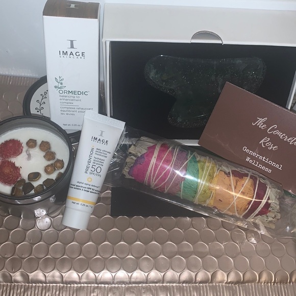 Intentional Lip Bundle - Picture 2 of 2